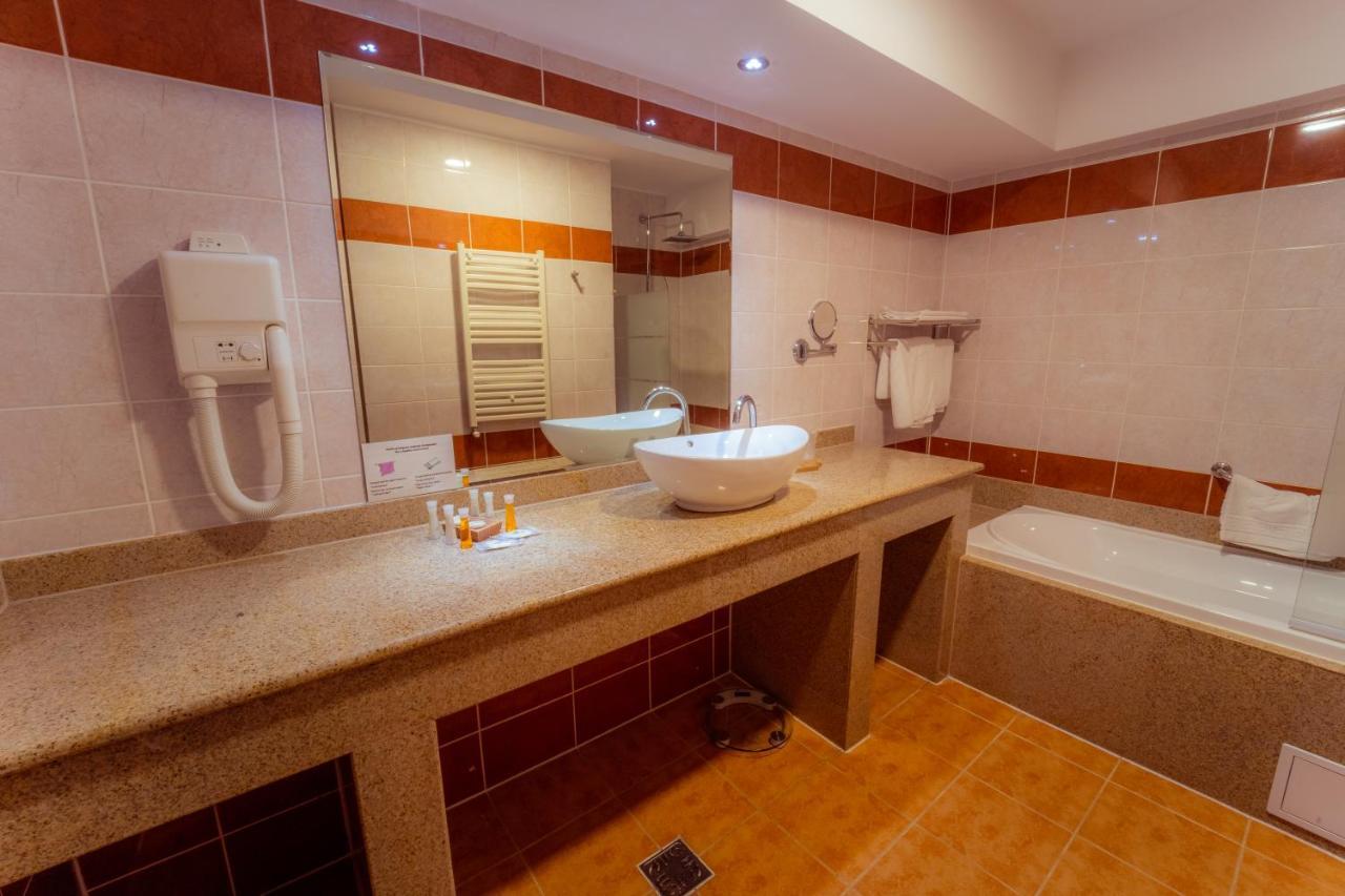 Hotel Perla Slănic-Moldova Eksteriør billede